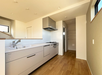 ���n���ώʐ^
�^�J���̃L�b�`���͈ꕔ�z�[���[�d�l�ŉ��ꂪ�t���ɂ��������Ƃ��₷���̂������b�g��