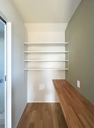 ���n���ώʐ^
�L�b�`�����̃p���g���[���[�B
����J�E���^�[��݂��A�Ǝ����Ƃ��Ă����p�ł���悤�Ɂ�