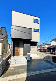 ���n�O�ώʐ^
���y�ԃ^�C���{�H�O
�P�C�~���[�u�V�b�N�C�t���b�g�v�̊O�Ǎނ�p���A���ƃO���[��2�g�[���ł܂Ƃ߂��O�ς́A�������ꂽ��������f�U�C�������́B