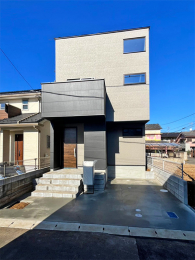 ���n�O�ώʐ^
���y�ԃ^�C���{�H�O
���m�g�[���̃R���g���X�g�������̃t�H�������������āA�X���݂ɉf����X�^�C���b�V���ȏZ�܂����������܂����B�ϋv���E�����e�i���X���ɂ��D��A������������ۂĂ�_���|�C���g�ł��B