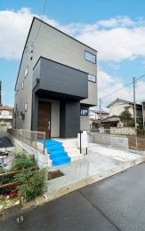 ���n�O�ώʐ^
���m�g�[���̃R���g���X�g�������̃t�H�������������āA�X���݂ɉf����X�^�C���b�V���ȏZ�܂����������܂����B�ϋv���E�����e�i���X���ɂ��D��A������������ۂĂ�_���|�C���g�ł��B